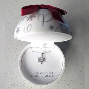 NWT Elegant Silver Cubic Zirconia Christmas Snowflake Necklace